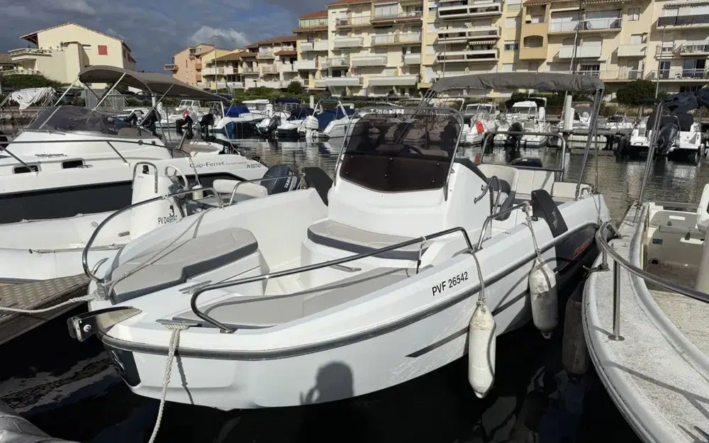 slider 1 Beneteau Flyer 6 SPACEdeck