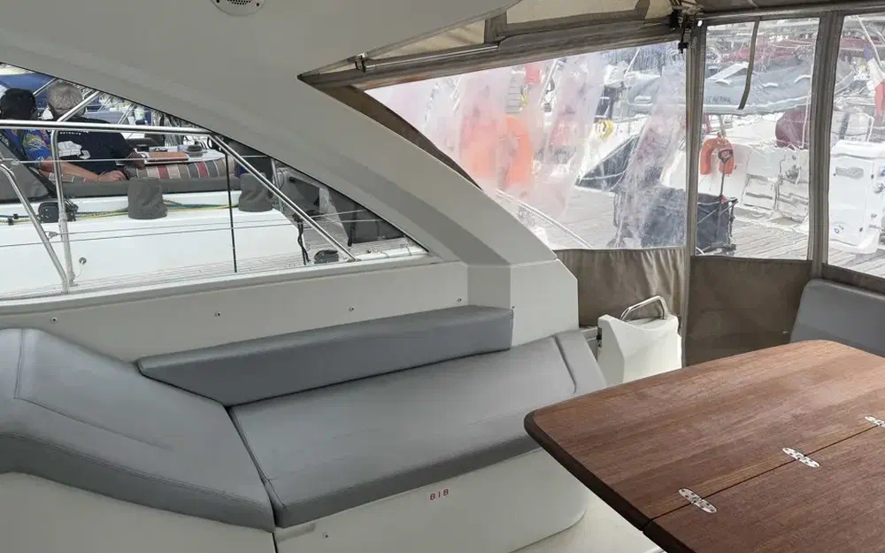 slider 10 Beneteau Gran Turismo 38