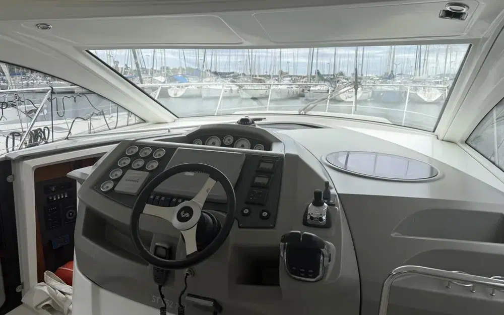 slider 15 Beneteau Gran Turismo 38