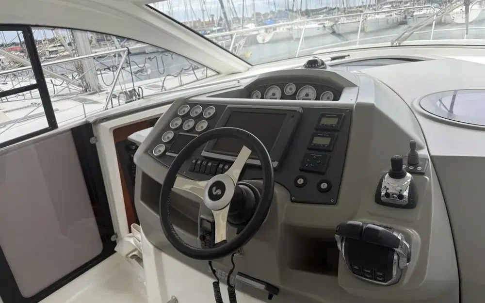 slider 16 Beneteau Gran Turismo 38