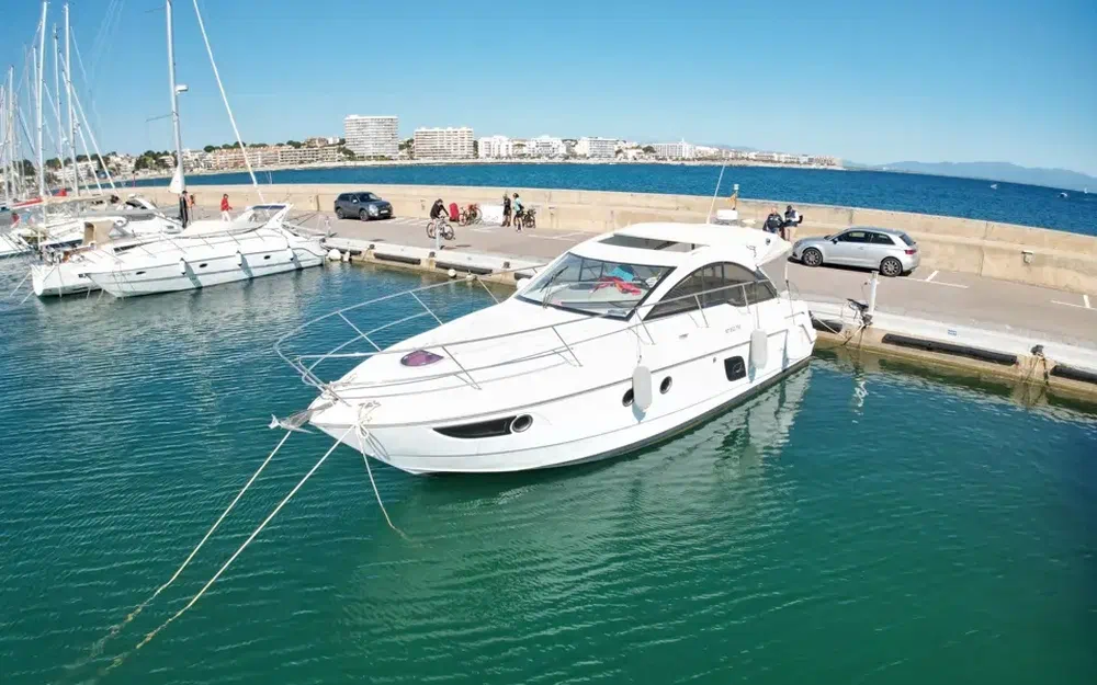 slider 1 Beneteau Gran Turismo 38