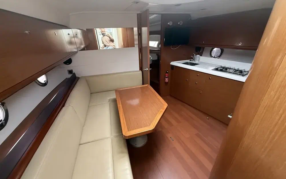 slider 19 Beneteau Gran Turismo 38