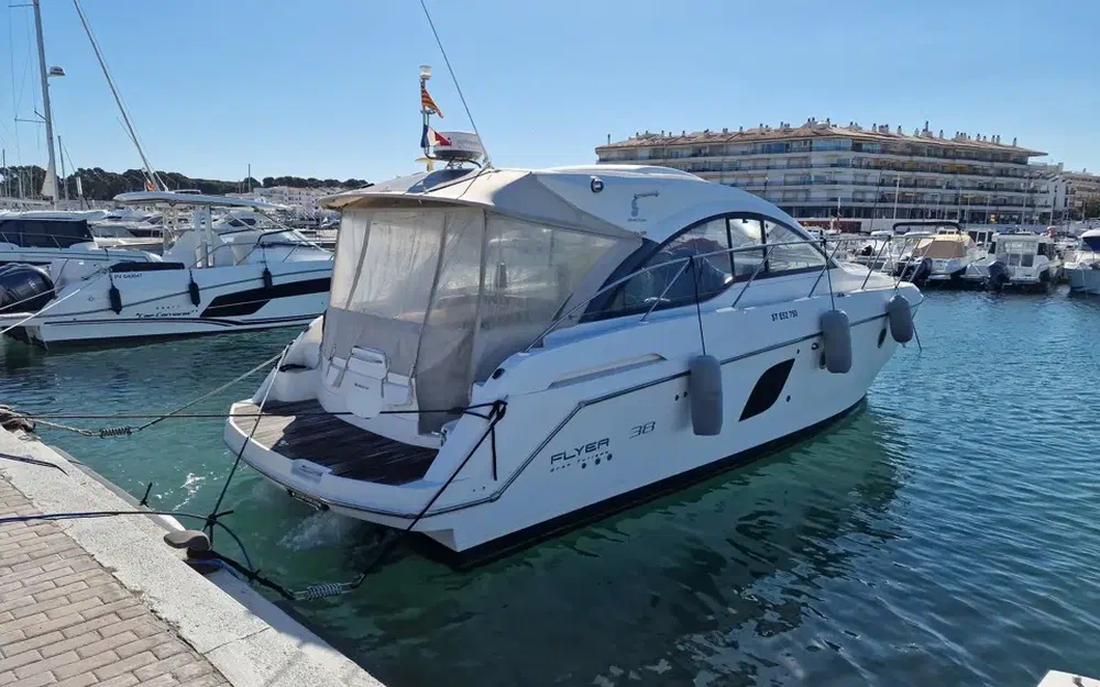slider 3 Beneteau Gran Turismo 38
