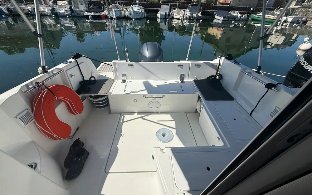 slider 3 Jeanneau Merry Fisher 695
