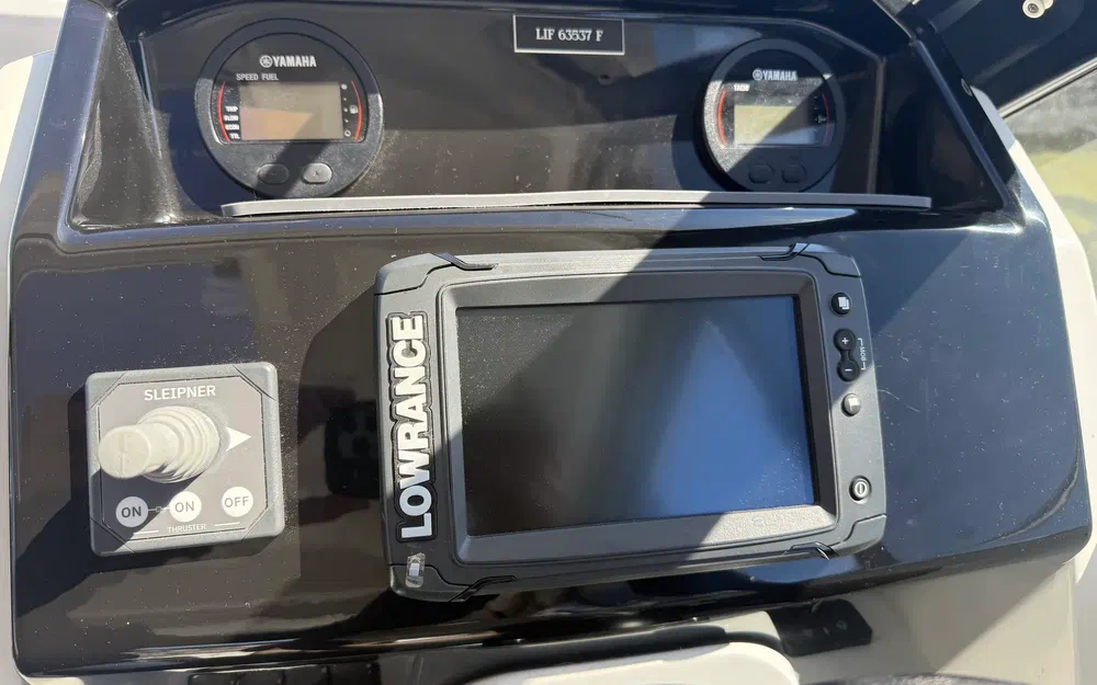 slider 6 Jeanneau Merry Fisher 695