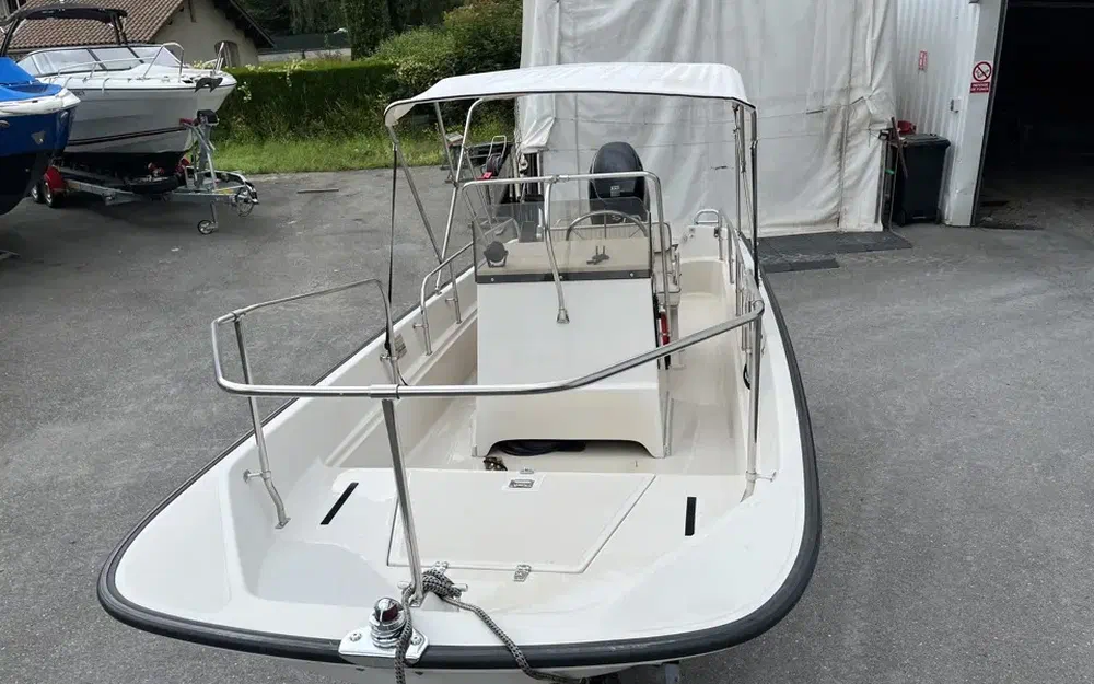 slider 2 Boston Whaler 17 Montauk