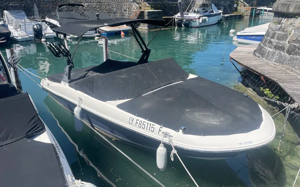 slider 3 Bayliner VR4