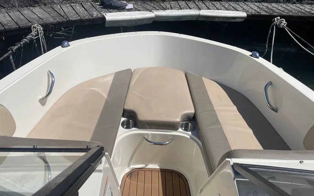 slider 8 Bayliner VR4