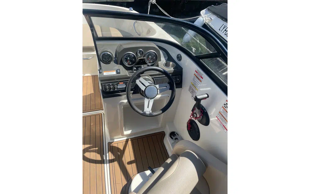 slider 6 Bayliner VR4