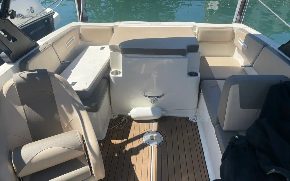 slider 9 Bayliner VR4