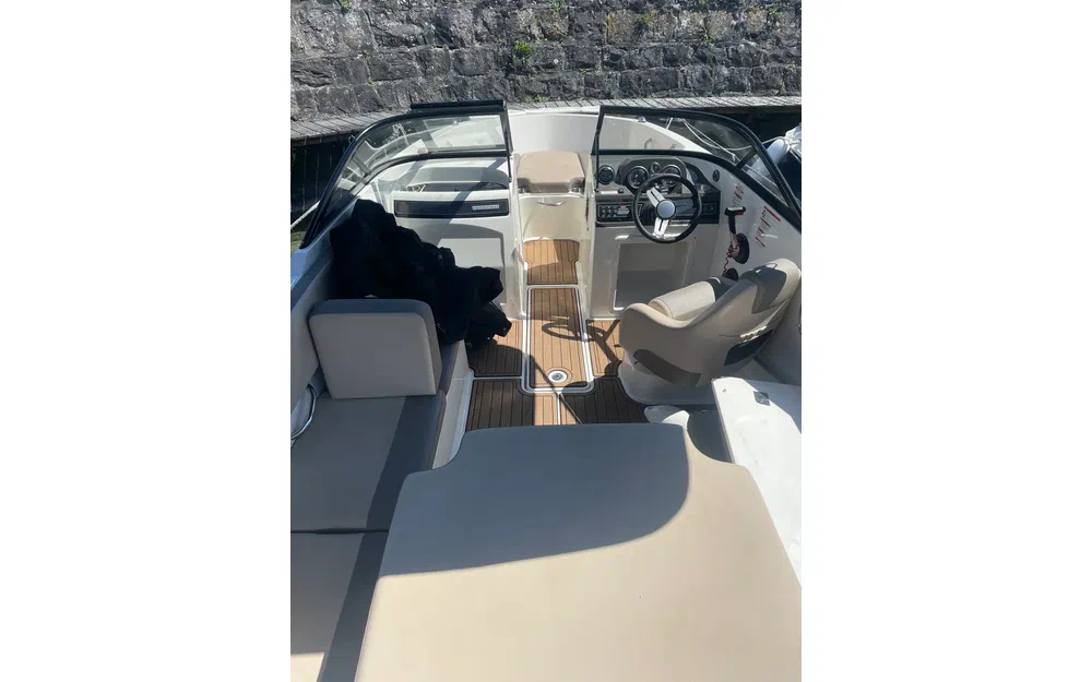 slider 10 Bayliner VR4