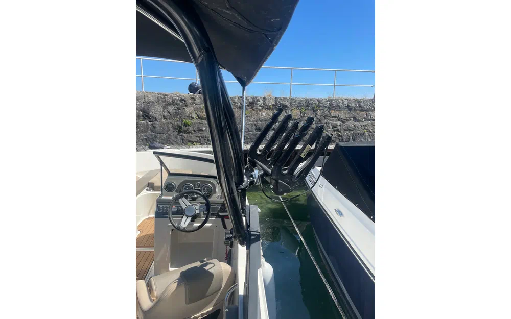 slider 11 Bayliner VR4