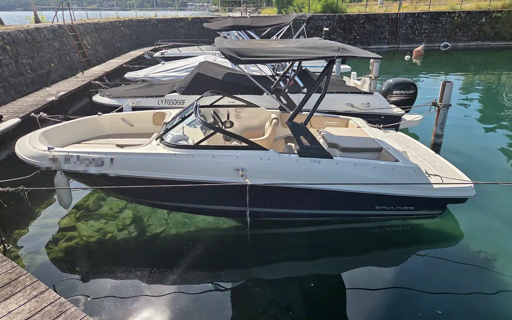 slider 0 Bayliner VR4