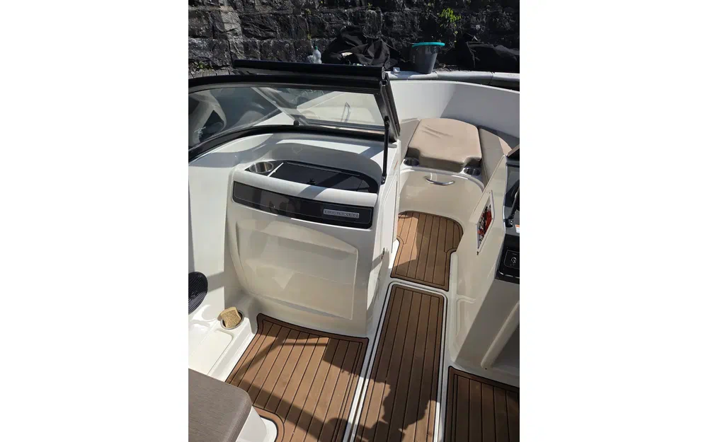 slider 7 Bayliner VR4