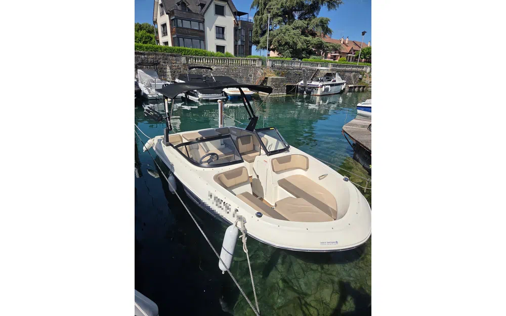 slider 1 Bayliner VR4
