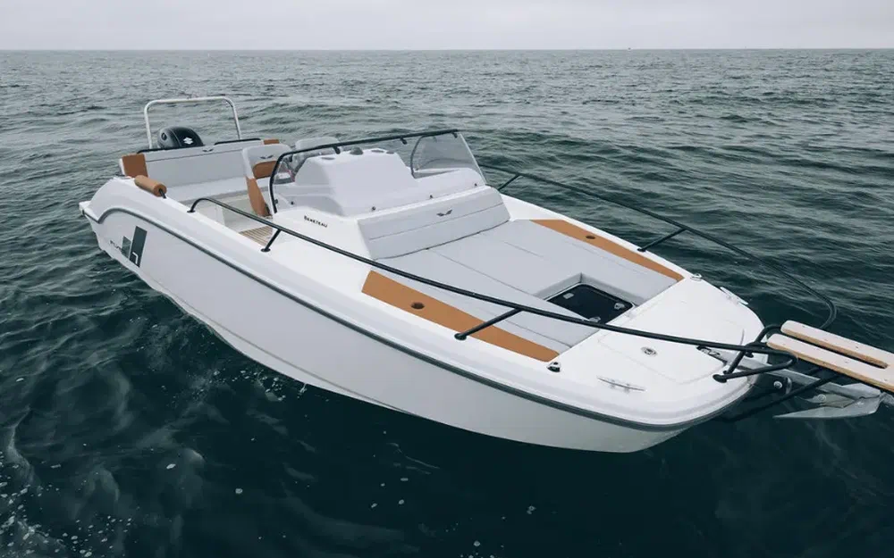 slider 1 Beneteau Flyer 7 SUNdeck