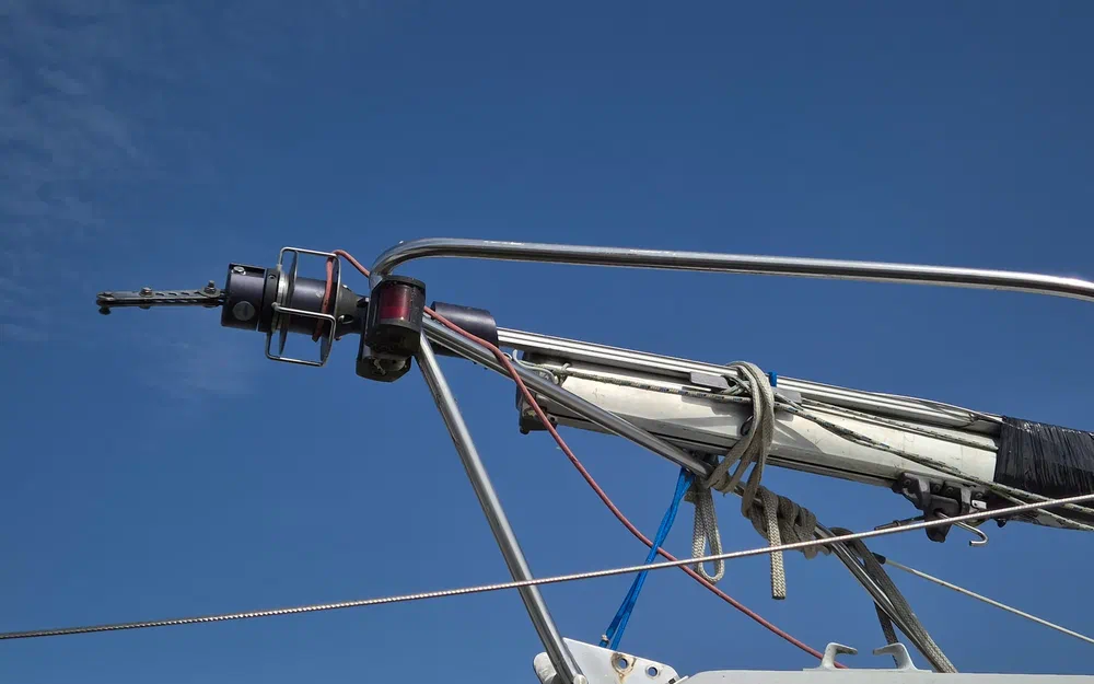 slider 10 Jeanneau Brio