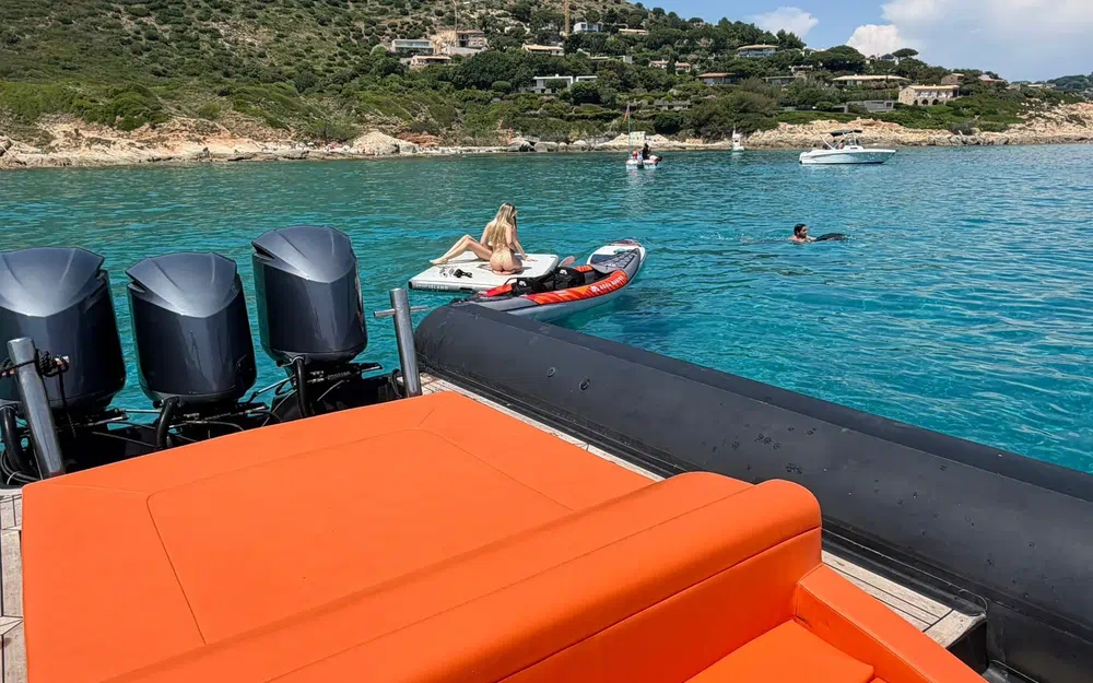 slider 12 Sea Water Phantom 400