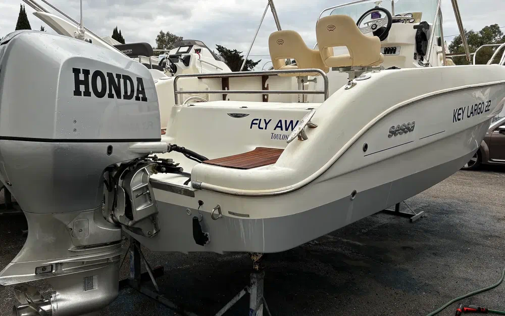 slider 1 Sessa Marine Key Largo 22 Cabine