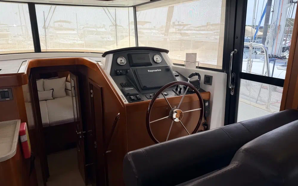 slider 11 Beneteau Swift Trawler 44
