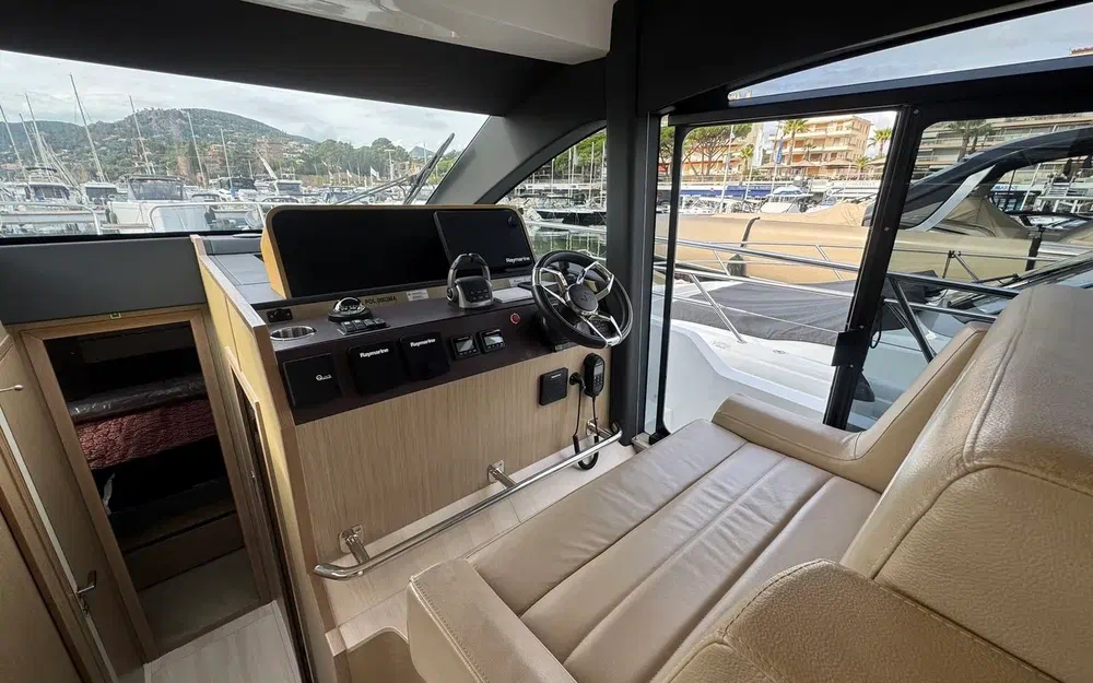 slider 16 Sealine F430