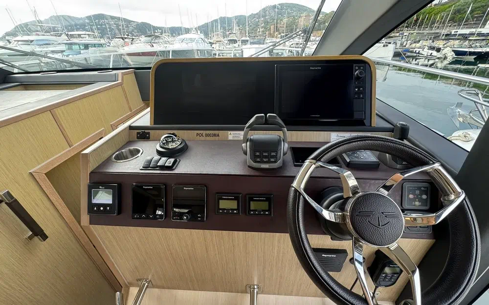 slider 17 Sealine F430