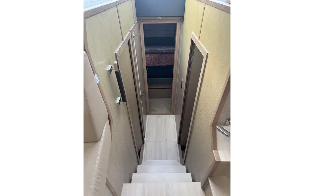 slider 18 Sealine F430