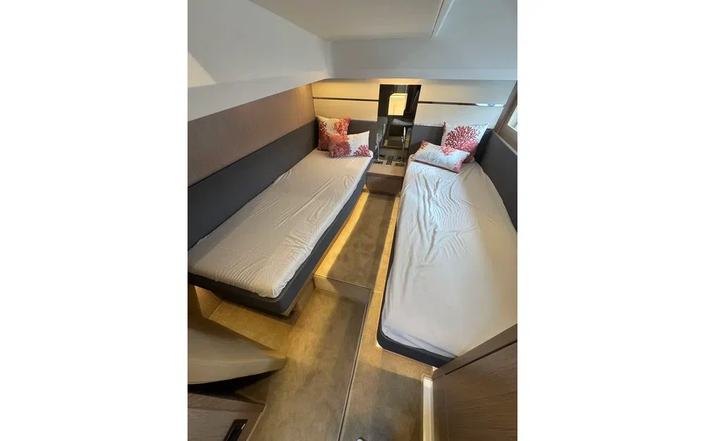 slider 24 Sealine F430