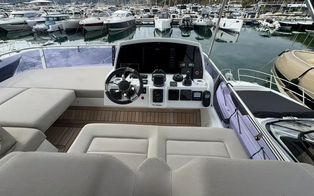 slider 8 Sealine F430