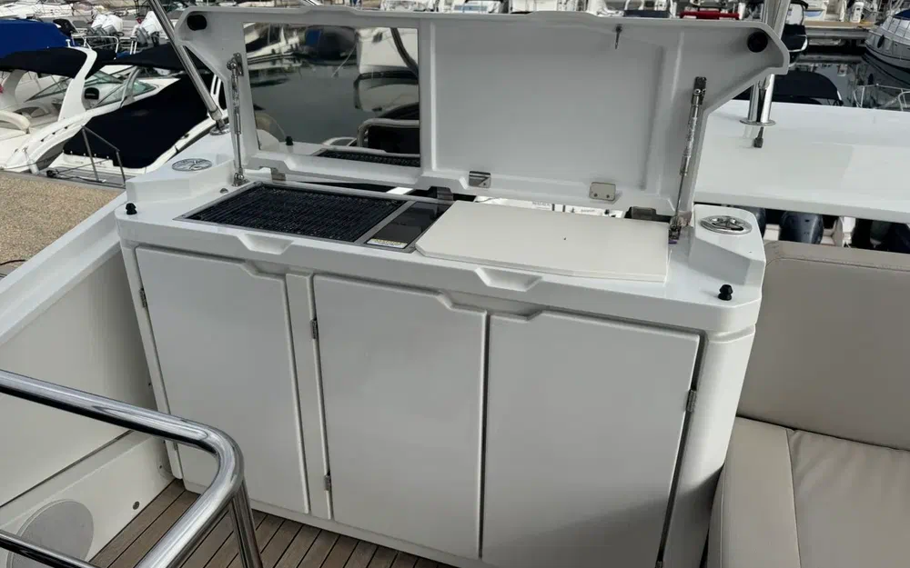 slider 9 Sealine F430