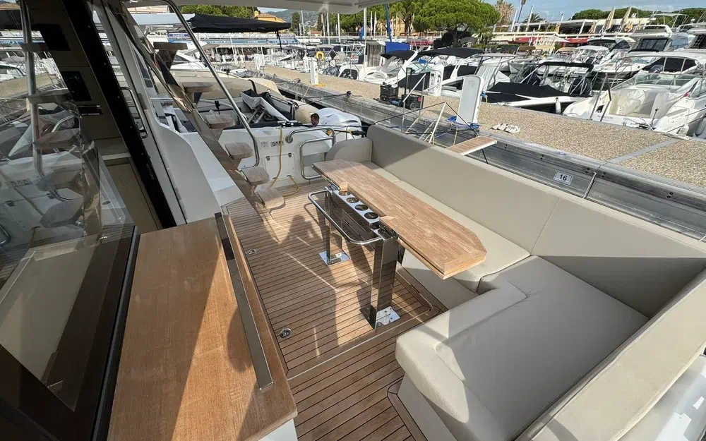 slider 2 Sealine F430