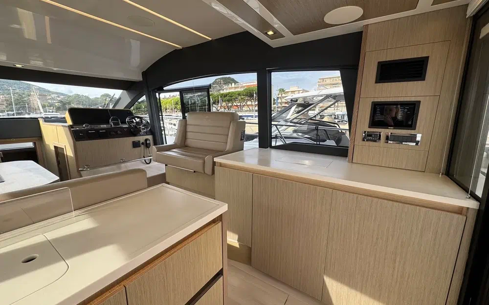 slider 12 Sealine F430