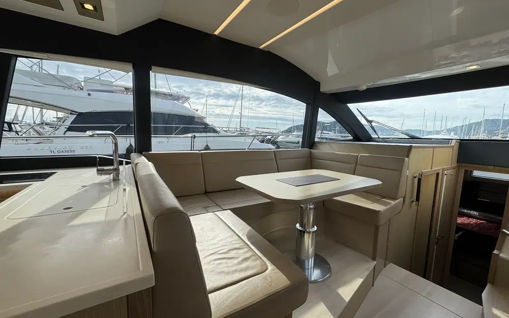 slider 13 Sealine F430