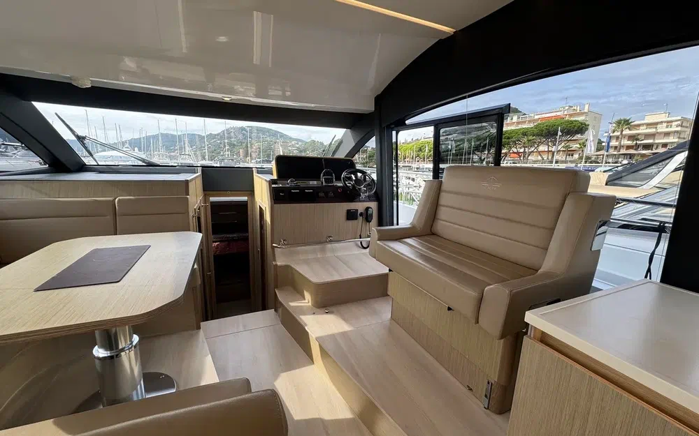 slider 14 Sealine F430