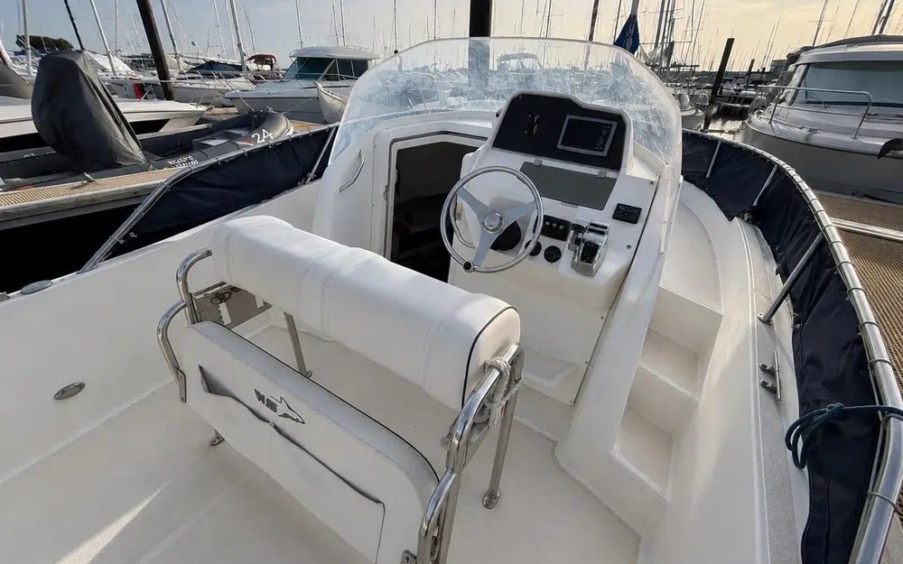slider 10 White Shark 228