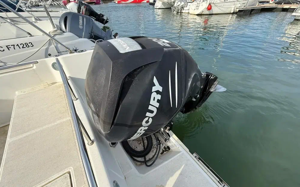 slider 5 White Shark 228