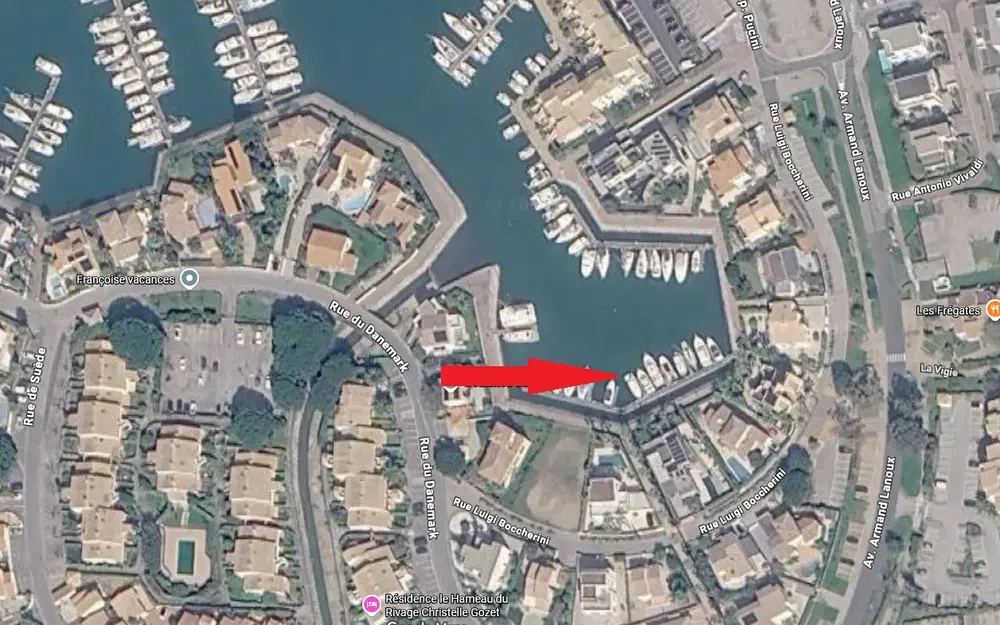 slider 0 PLACE DE PORT SAINT CYPRIEN 10.30m