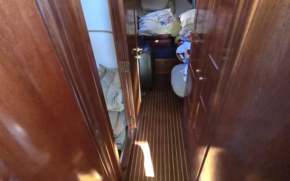 slider 101 Lagoon Royal Pilot Saloon 65- SERENA