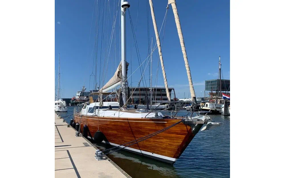 slider 4 Lagoon Royal Pilot Saloon 65- SERENA