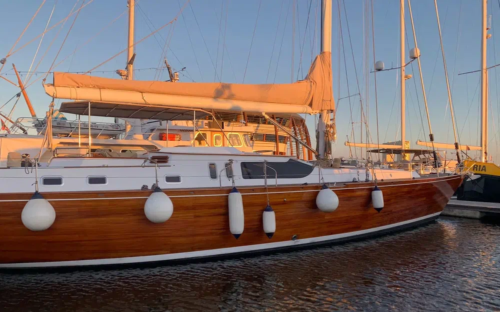 slider 5 Lagoon Royal Pilot Saloon 65- SERENA