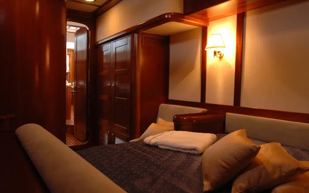 slider 79 Lagoon Royal Pilot Saloon 65- SERENA