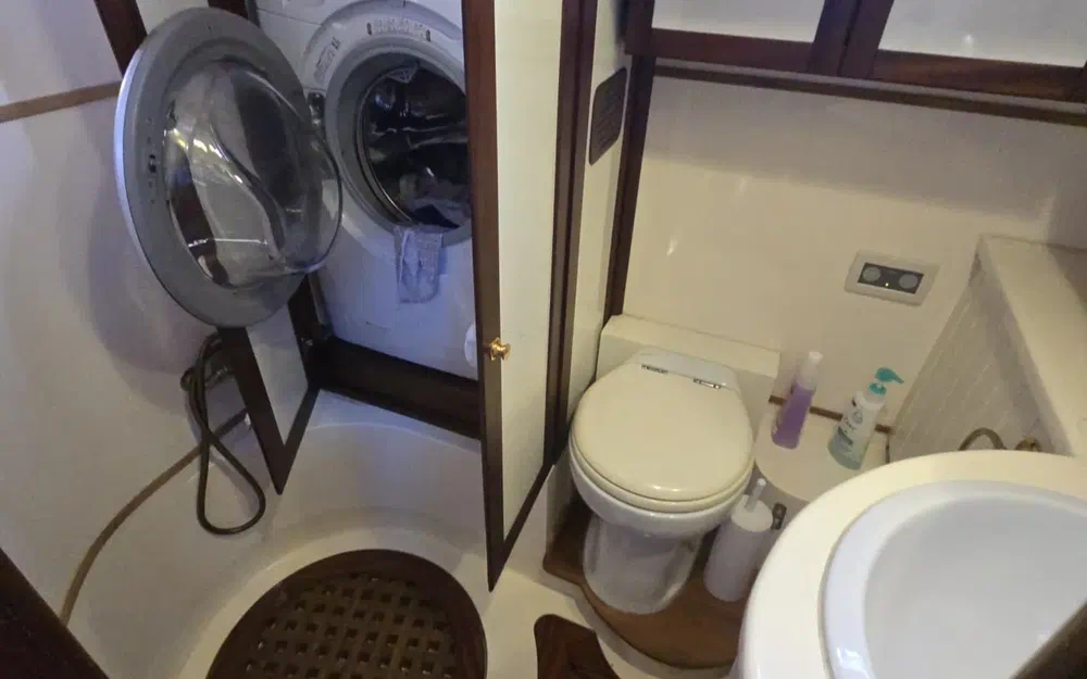 slider 83 Lagoon Royal Pilot Saloon 65- SERENA