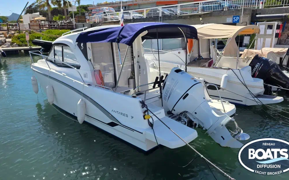 slider 0 Beneteau Antares 7