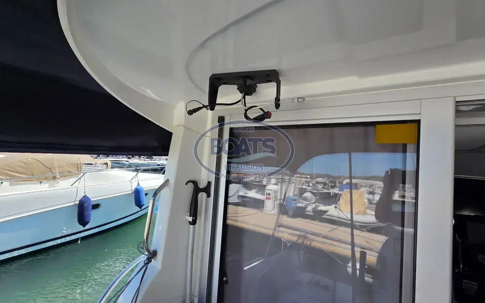 slider 6 Beneteau Antares 7