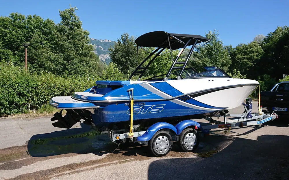 slider 1 Glastron GTS 205