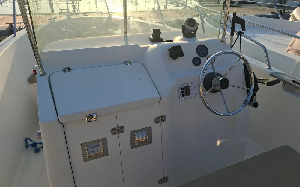 slider 17 Pacific Craft 550 Open
