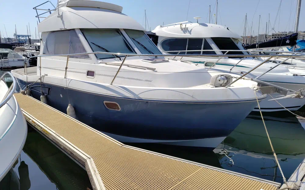 slider 1 Beneteau Antares Serie 9 Fly