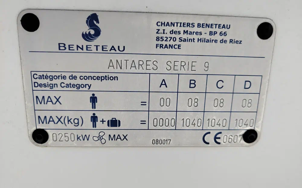 slider 16 Beneteau Antares Serie 9 Fly