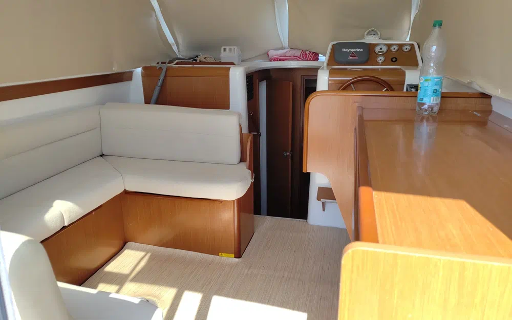 slider 6 Beneteau Antares Serie 9 Fly