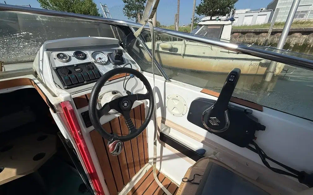 slider 8 Jeanneau Leader 650